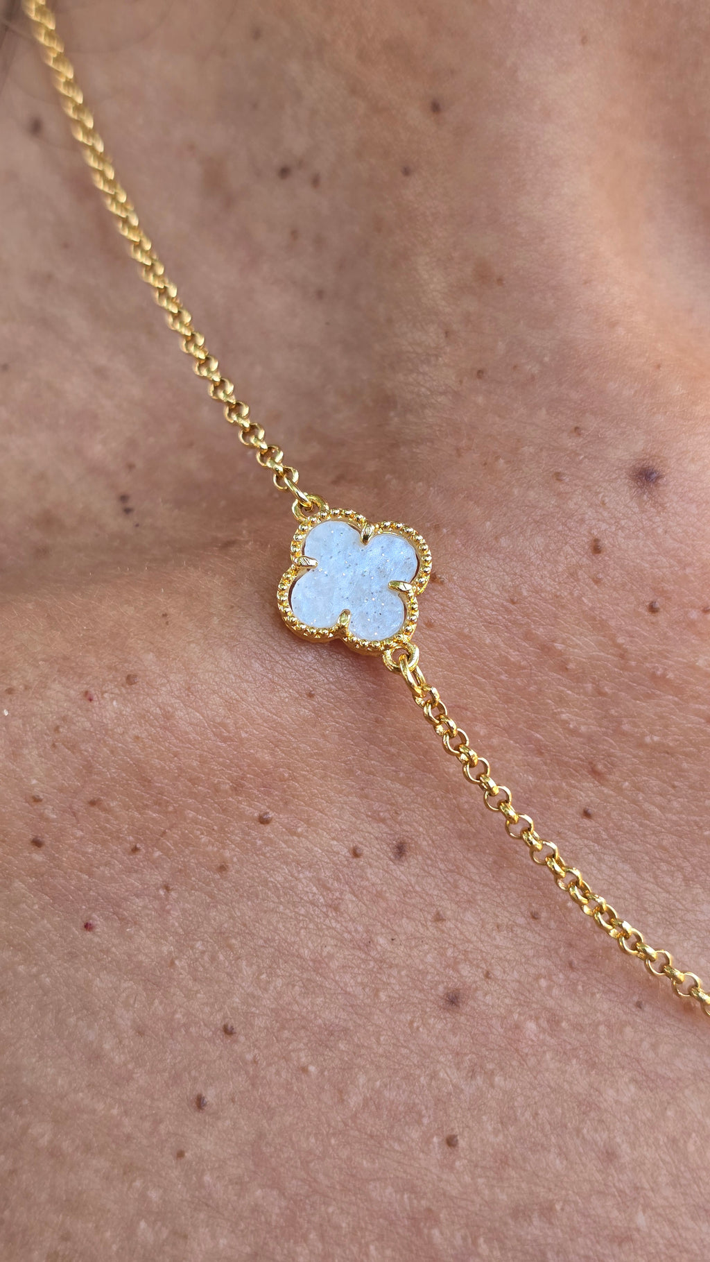 Colar Trevo Branco Banhado a Ouro 18k