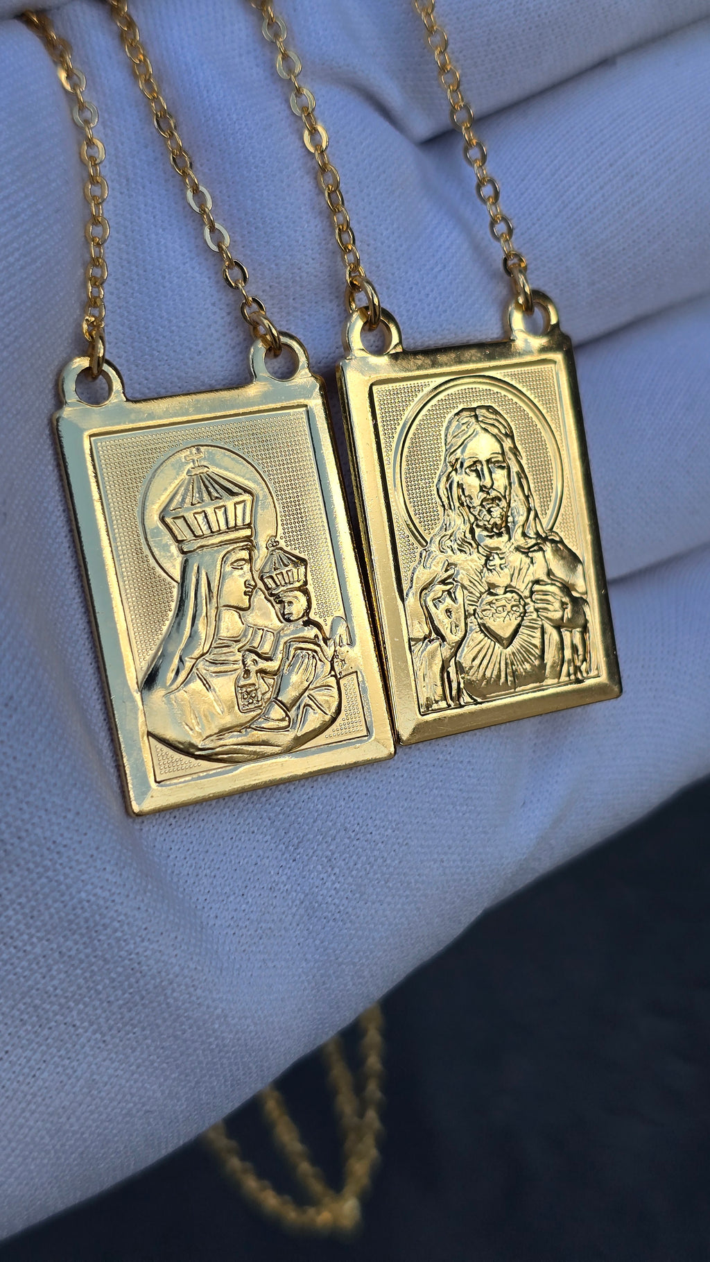 Escapulario Cadeado 1,5mm Sagrado Coração 3x2cm Banhado a Ouro 18k 70 cm