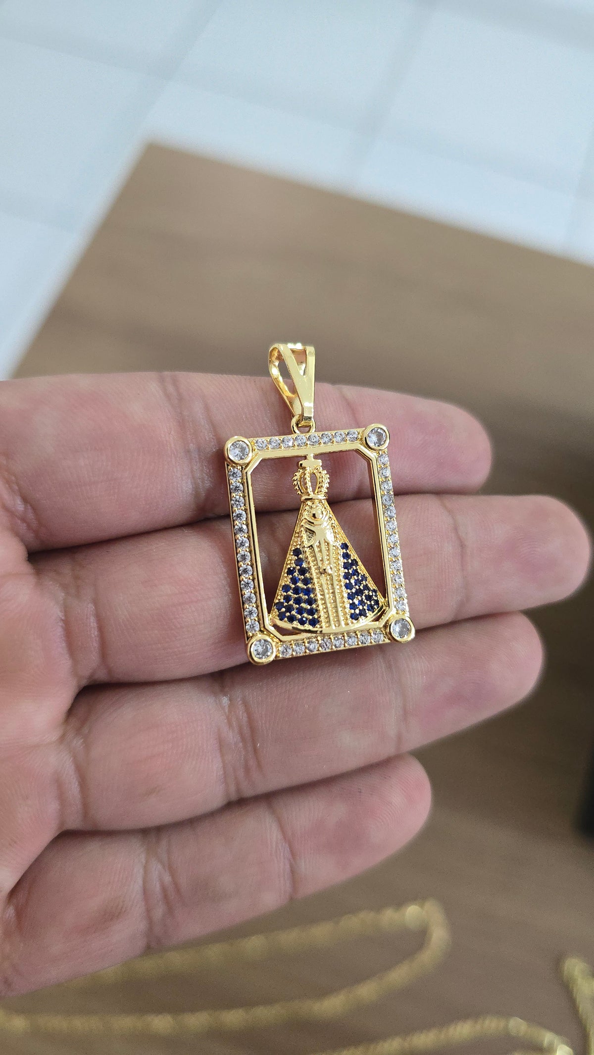 Pingente Nossa Senhora Cravejado Banhado a Ouro 18k