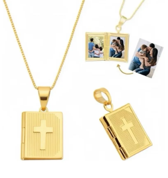 Pingente Relicario Biblia Banhado a Ouro 18k Porta Fotos