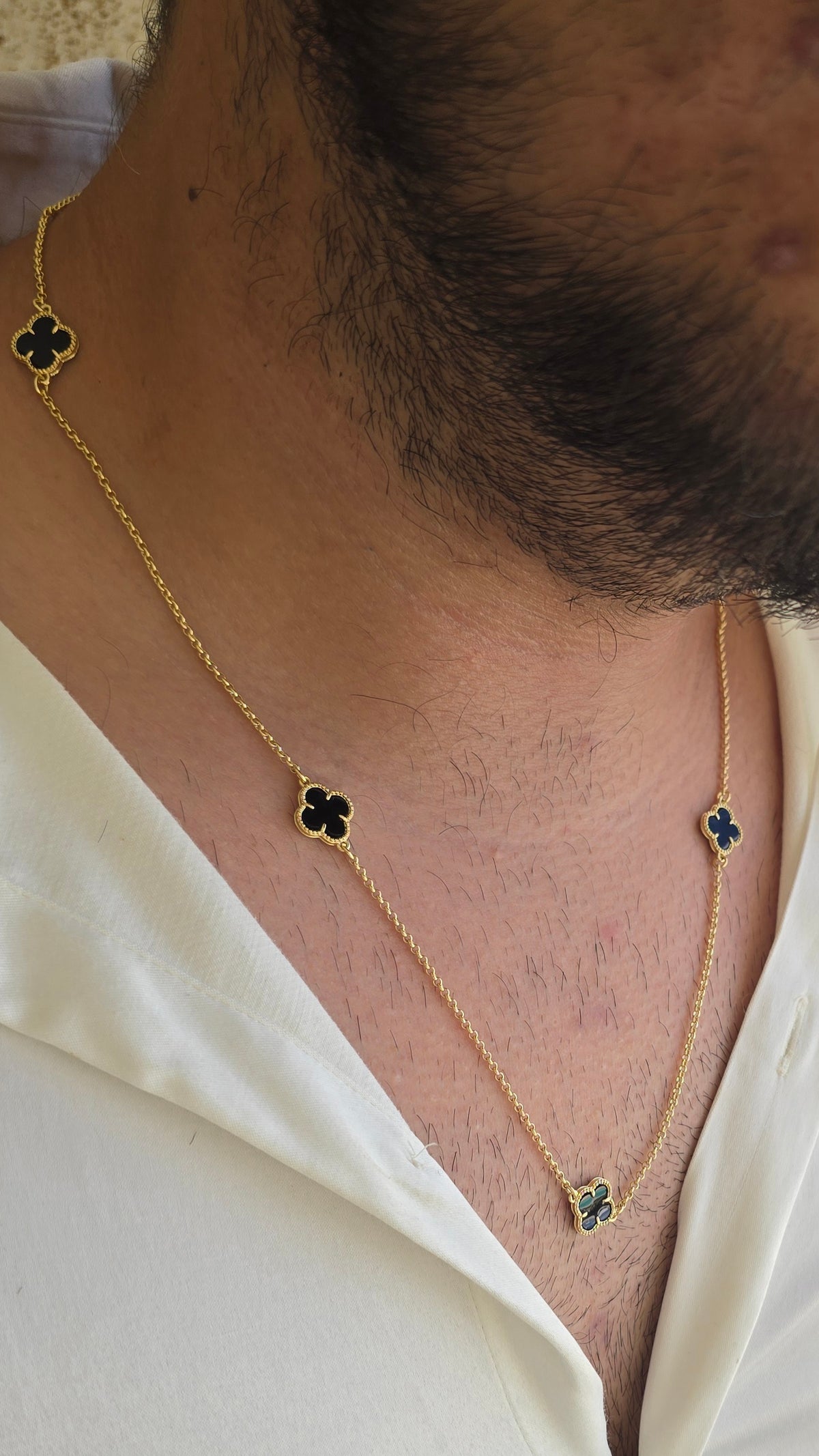 Cola Trevo Preto 5 Folhas Banhado a Ouro 18k